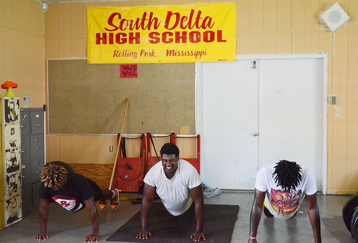 South Delta Bulldogs give new meaning to 'Rebuilding Year' with help from  Archie Manning - The Oxford Eagle